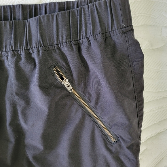 Athleta Women's Joggers Black Front Zip Pockets Lightweight Pull On Size 14 - Picture 6 of 13